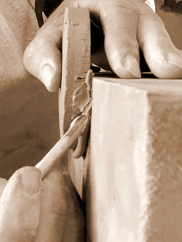 Ceramica Raku con la tecnica del Western Raku in laboratorio